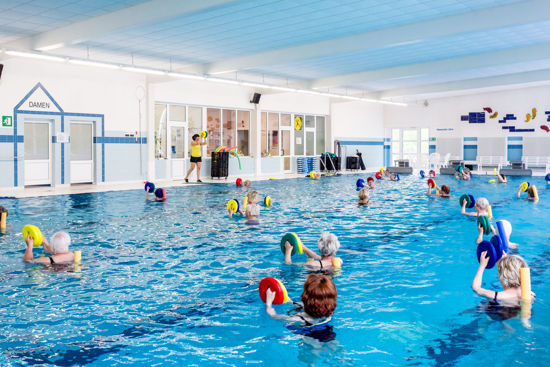 Gruppe beim Aqua-Fit