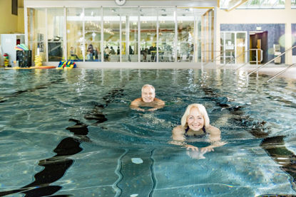 Gäste beim Brustschwimmen